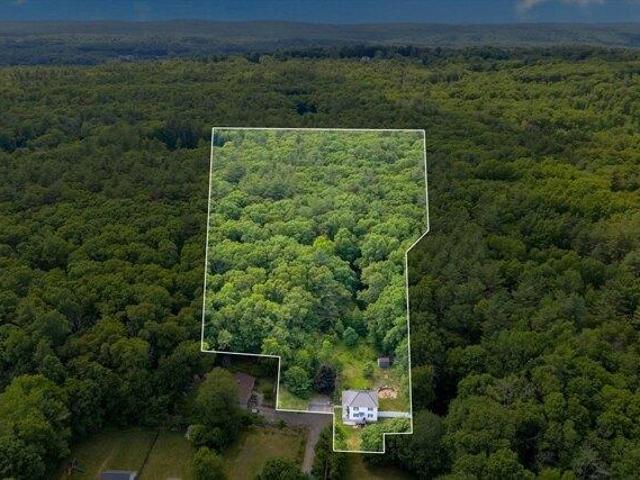House for sale in Fiskdale, Massachusetts
