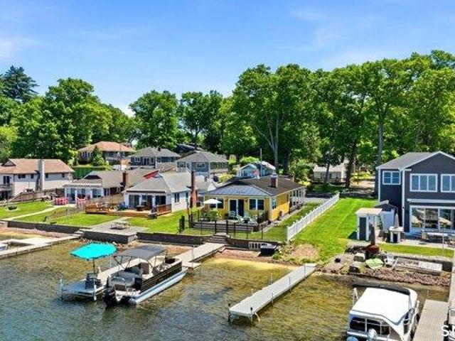 House for sale in Suffield, Connecticut