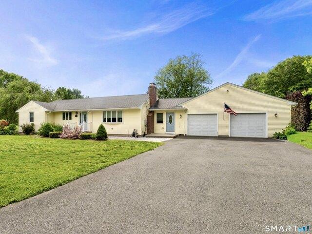 House for sale in Suffield, Connecticut