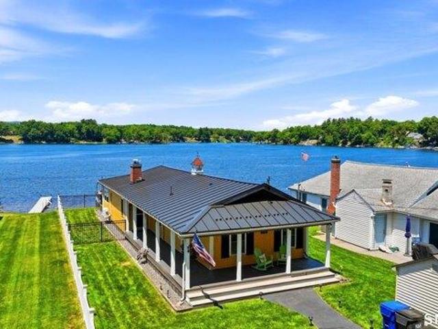 House for sale in Suffield, Connecticut