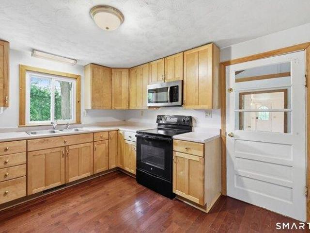 House for sale in Suffield, Connecticut