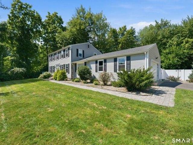 House for sale in Suffield, Connecticut