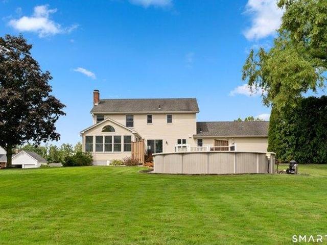 House for sale in Suffield, Connecticut