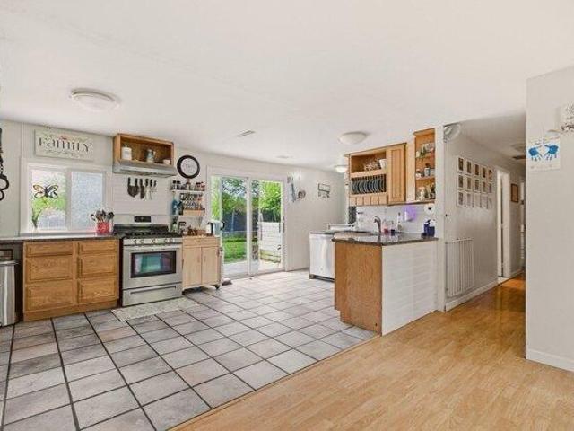 House for sale in Swansea, Bristol County