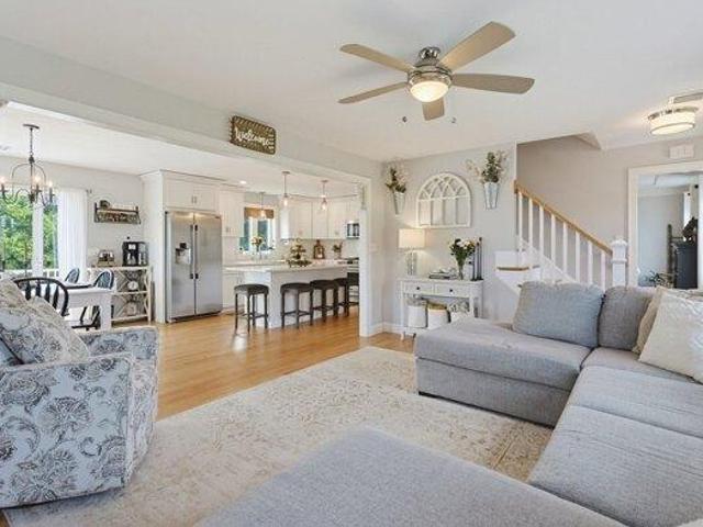 House for sale in Touisset, Swansea