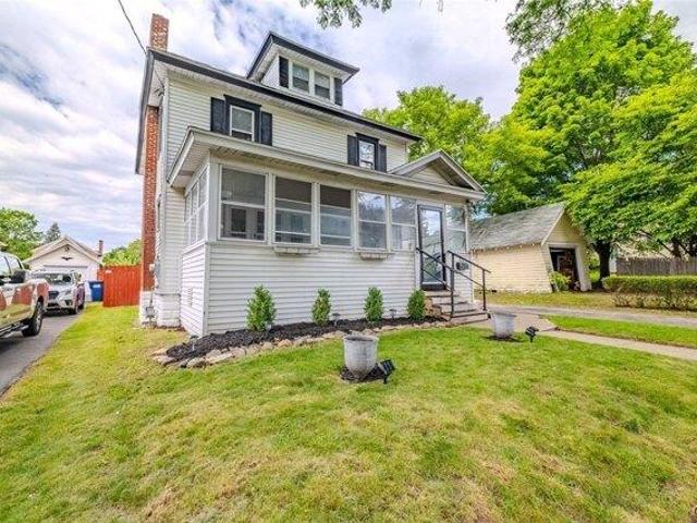 House for sale in Syracuse, New York