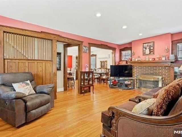 House for sale in Teaneck, New Jersey