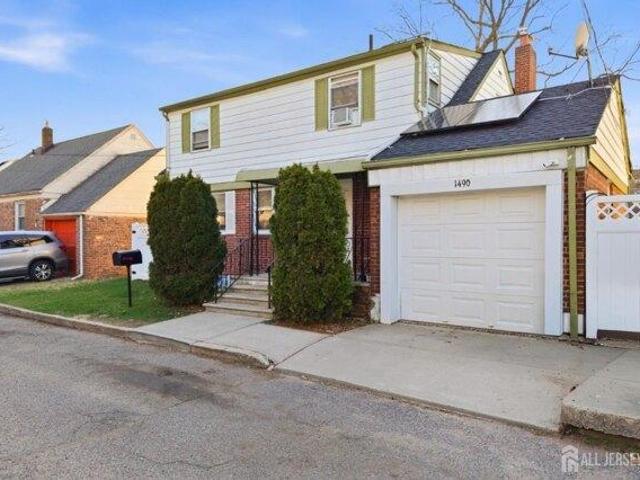 House for sale in Teaneck, New Jersey
