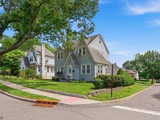 House for sale in Teaneck, New Jersey