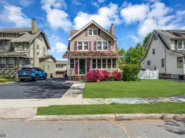 House for sale in Teaneck, New Jersey