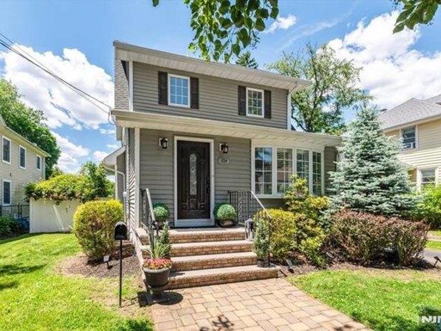 House for sale in Teaneck, New Jersey