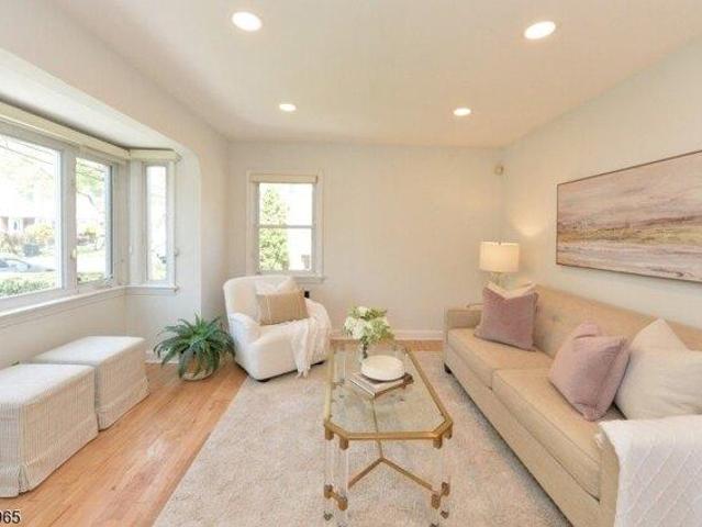House for sale in Teaneck, New Jersey