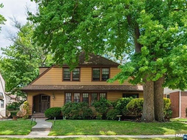 House for sale in Teaneck, New Jersey