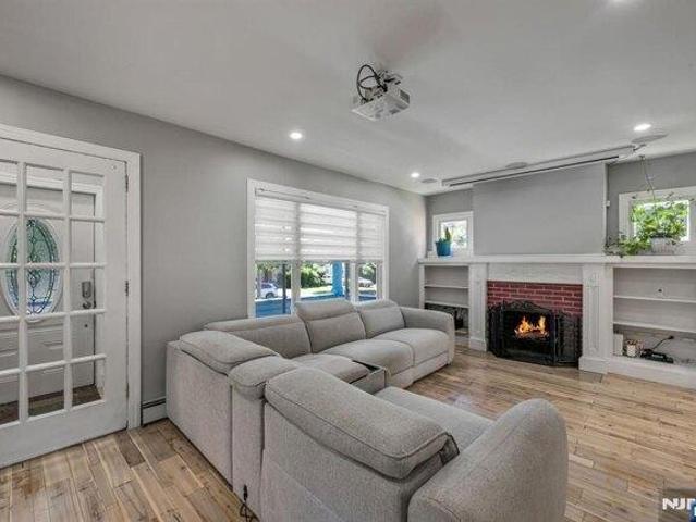 House for sale in Teaneck, New Jersey