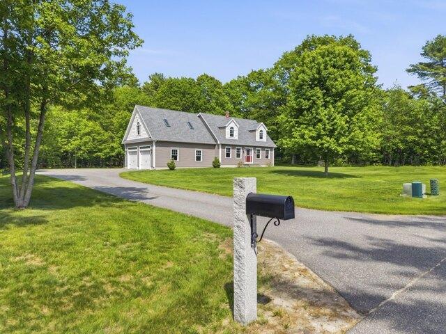House for sale in Topsham, Sagadahoc County