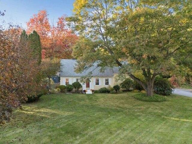 House for sale in Topsham, Sagadahoc County