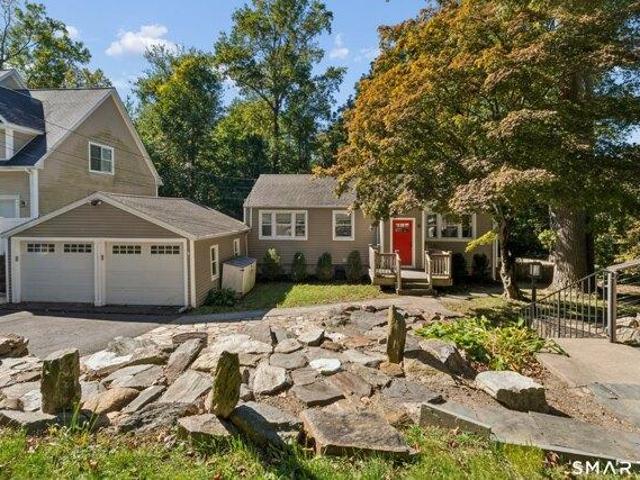 House for sale in Nichols, Trumbull