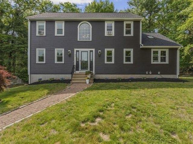 House for sale in North Uxbridge, Massachusetts