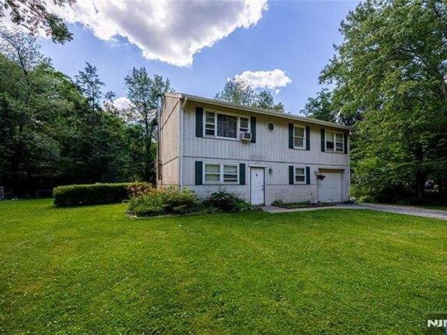 House for sale in Highland Lakes Country Club, Vernon Township