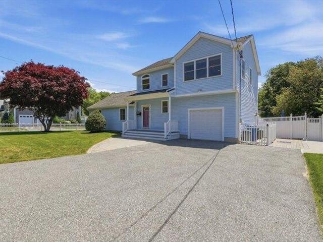House for sale in Wakefield, Massachusetts