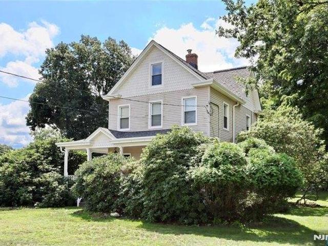 House for sale in Waldwick, New Jersey