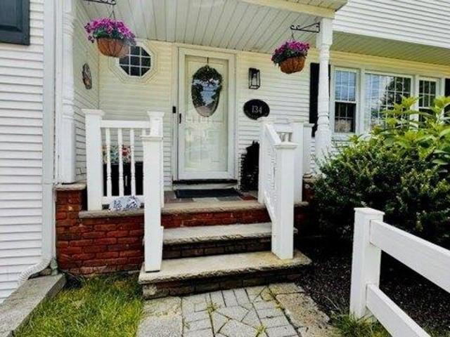 House for sale in Waldwick, New Jersey