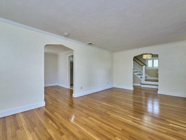 House for sale in Banks Square, Waltham