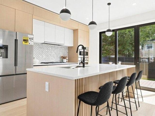 House for sale in Lakeview, Waltham
