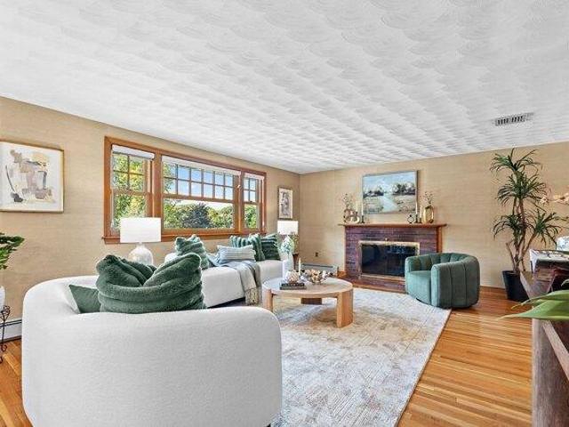 House for sale in West Waltham, Waltham
