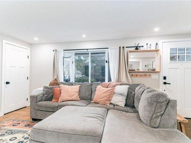 House for sale in River View, Warwick