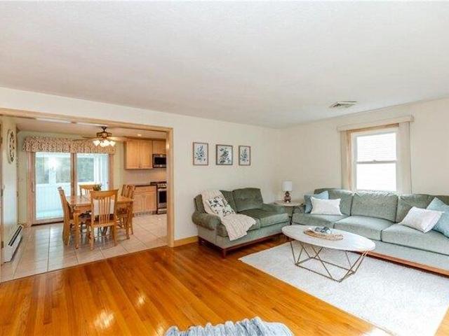 House for sale in Warwick, Kent County