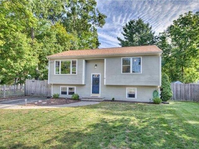 House for sale in Lakewood, Warwick