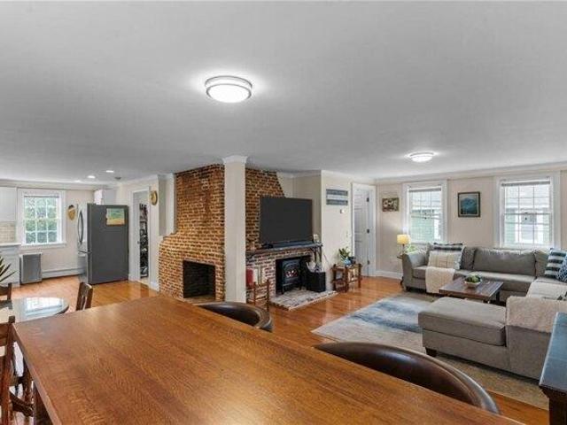 House for sale in Warwick, Kent County