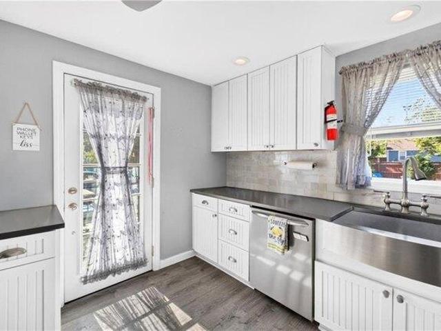 House for sale in Warwick, Kent County