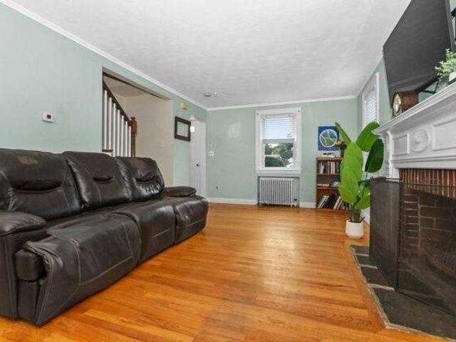 House for sale in Waltham, Middlesex County