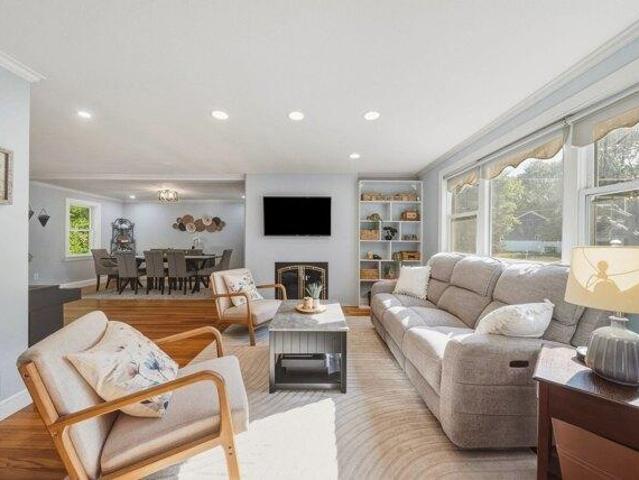 House for sale in Daymon Farms, Wayland