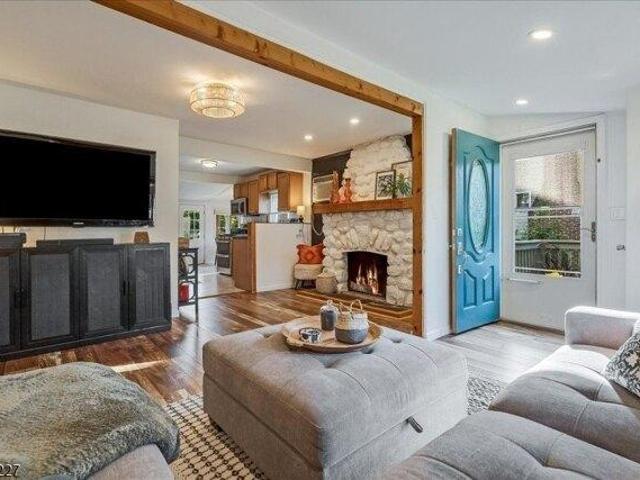 House for sale in Packanack Lake, Wayne