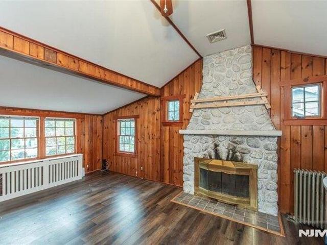 House for sale in Packanack Lake, Wayne