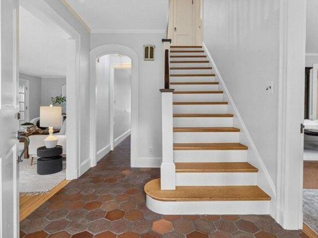 House for sale in Wellesley Hills, Wellesley