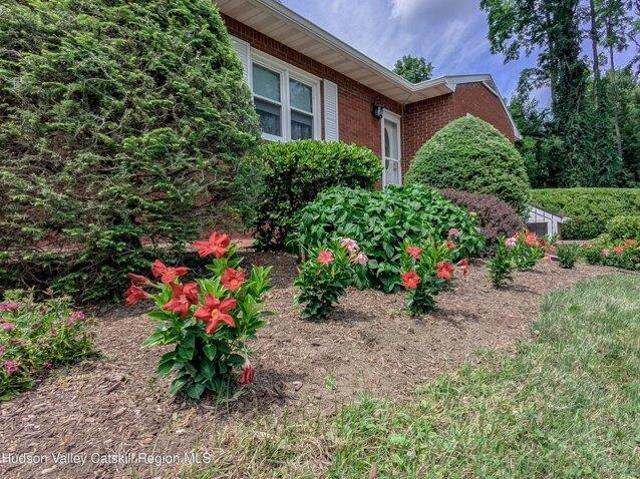 House for sale in Hannacroix, New York