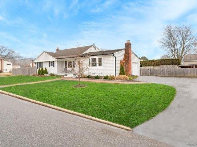 House for sale in Bohemia, New York