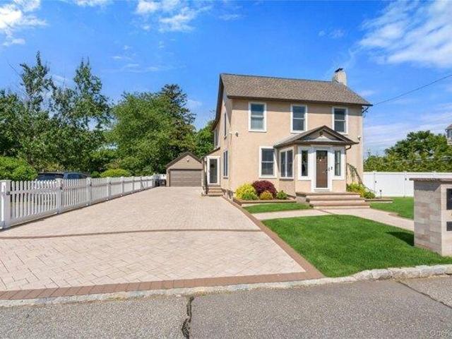 House for sale in Bohemia, New York