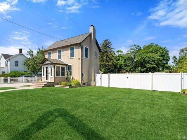 House for sale in Bohemia, New York
