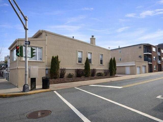 House for sale in Hudson, New Jersey