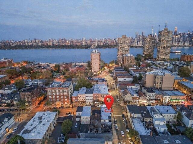 House for sale in Hudson, New Jersey