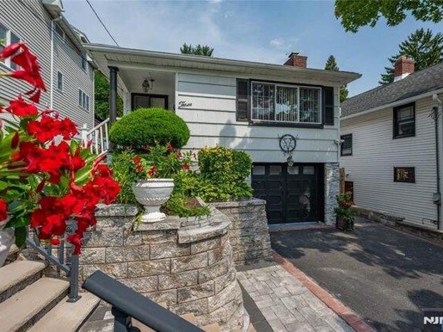 House for sale in West Orange, Essex County