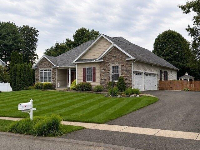 House for sale in Ridgecrest, Westfield