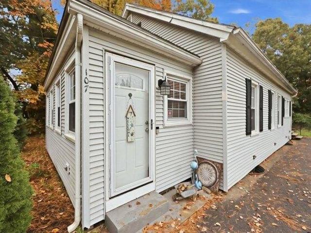 House for sale in Depot Square, Westfield