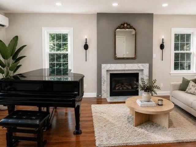 House for sale in Weston, Middlesex County