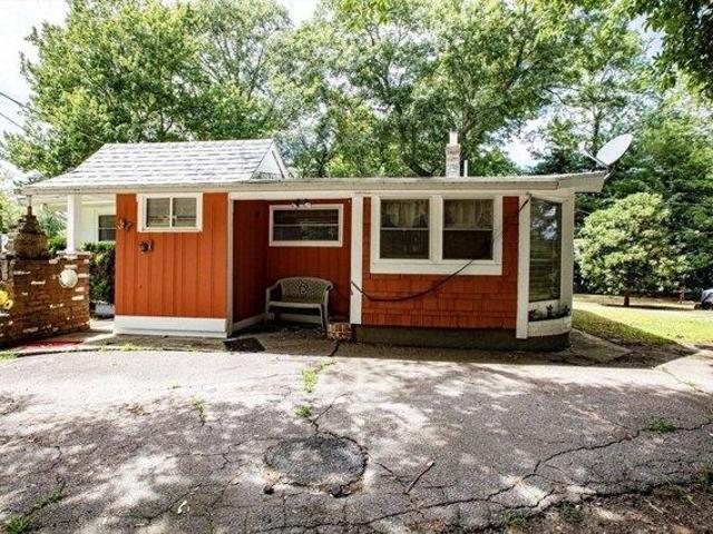 House for sale in Whitman, Massachusetts